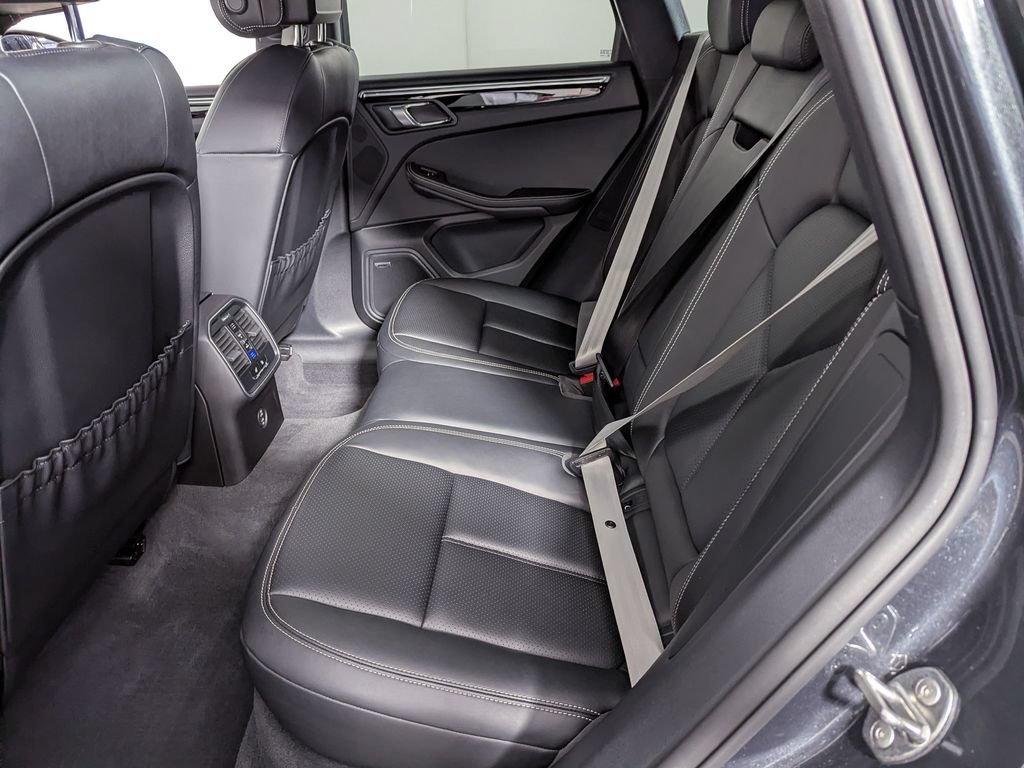 Used 2025 Porsche Macan AWD/4WD image 47