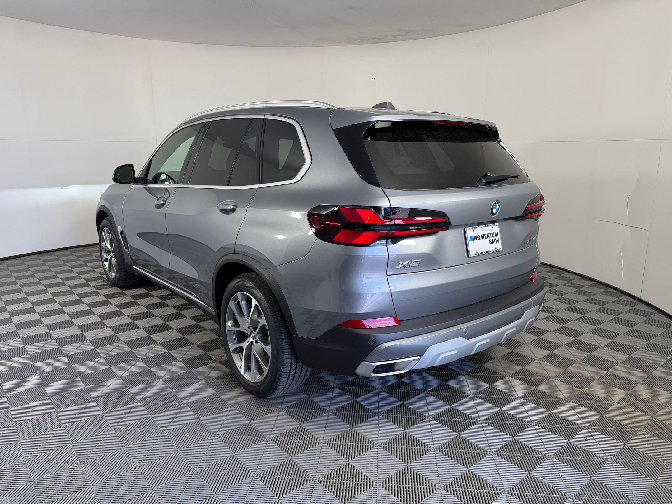 New 2026 BMW X5 xDrive40i w/ Climate Comfort Package AWD/4WD image 3