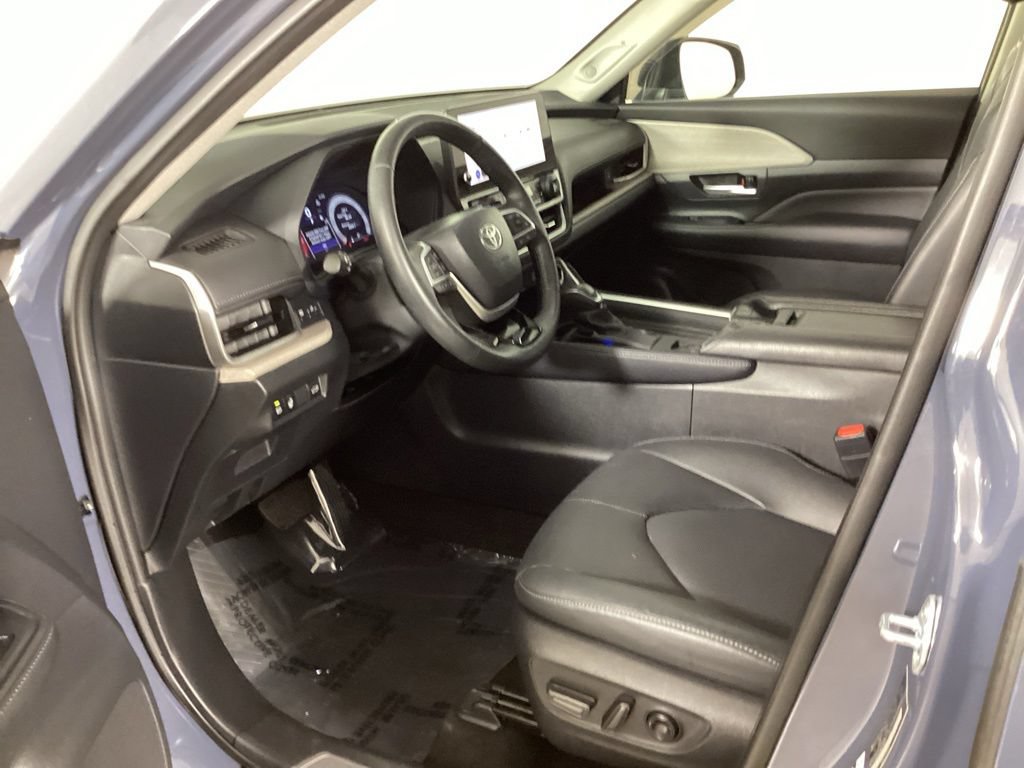 Used 2024 Toyota Grand Highlander AWD image 33