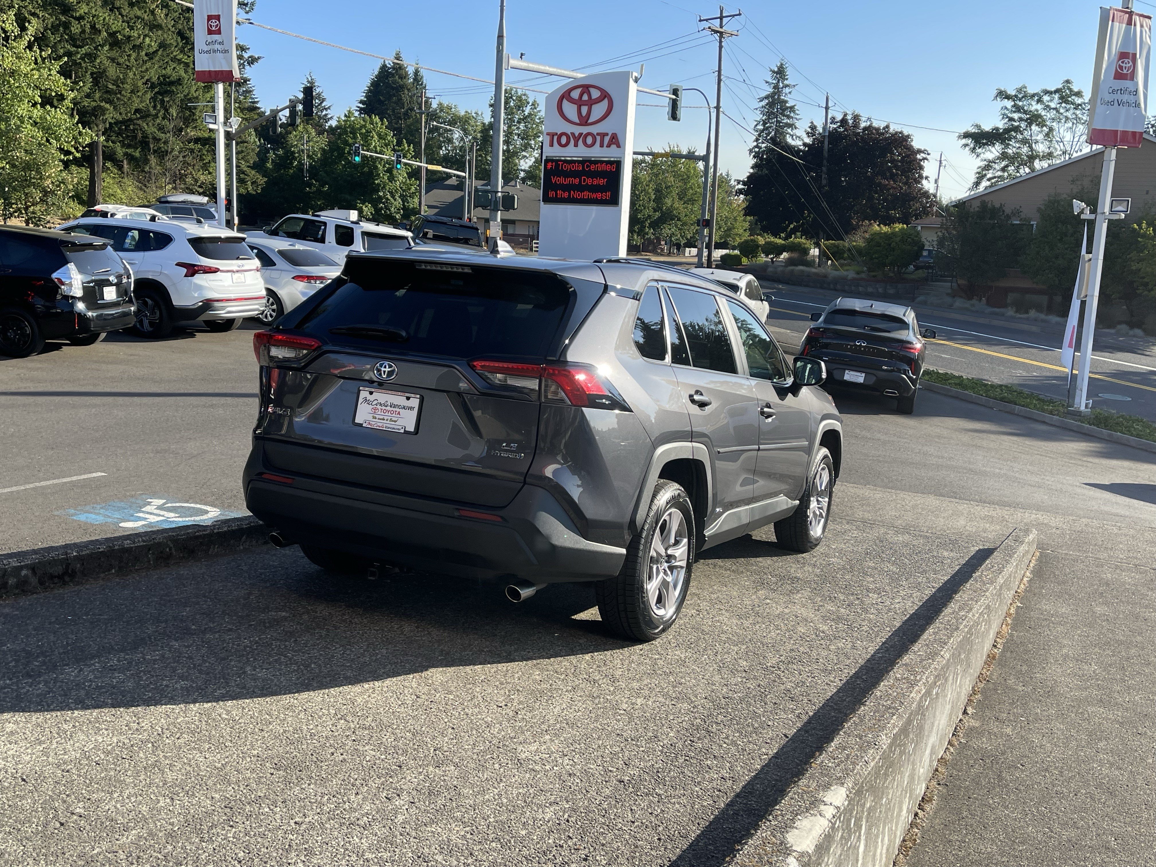 Certified 2024 Toyota RAV4 LE AWD/4WD image 6