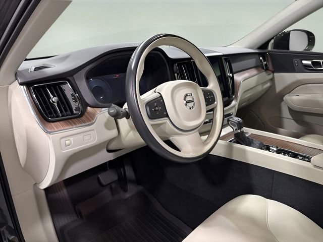 Used 2021 Volvo XC60 T5 Momentum w/ Premium Package image 10