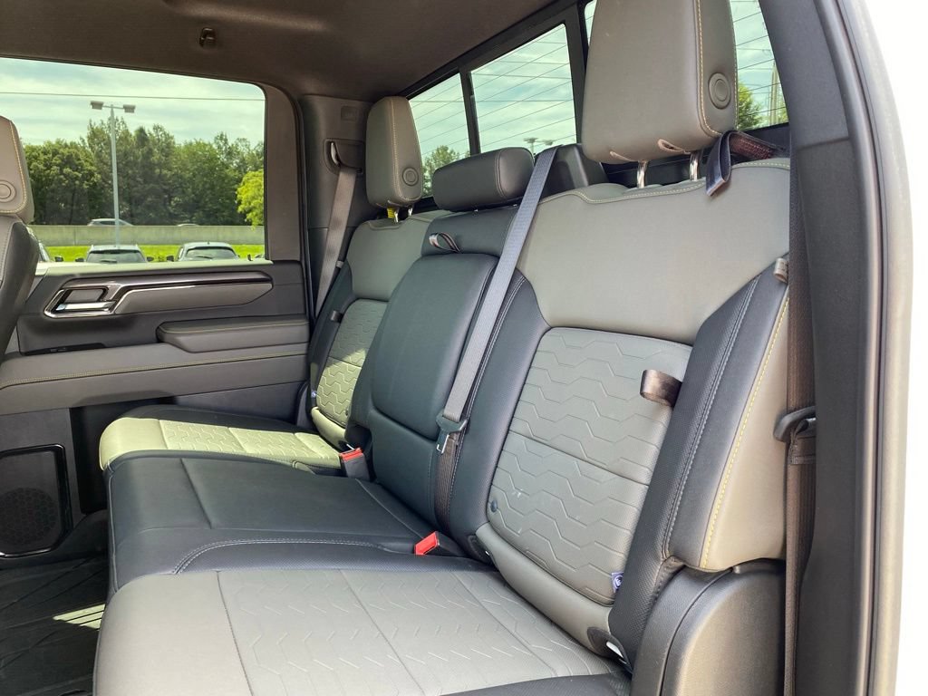 Used 2024 Chevrolet Silverado 2500 ZR2 w/ Technology Package AWD/4WD image 24