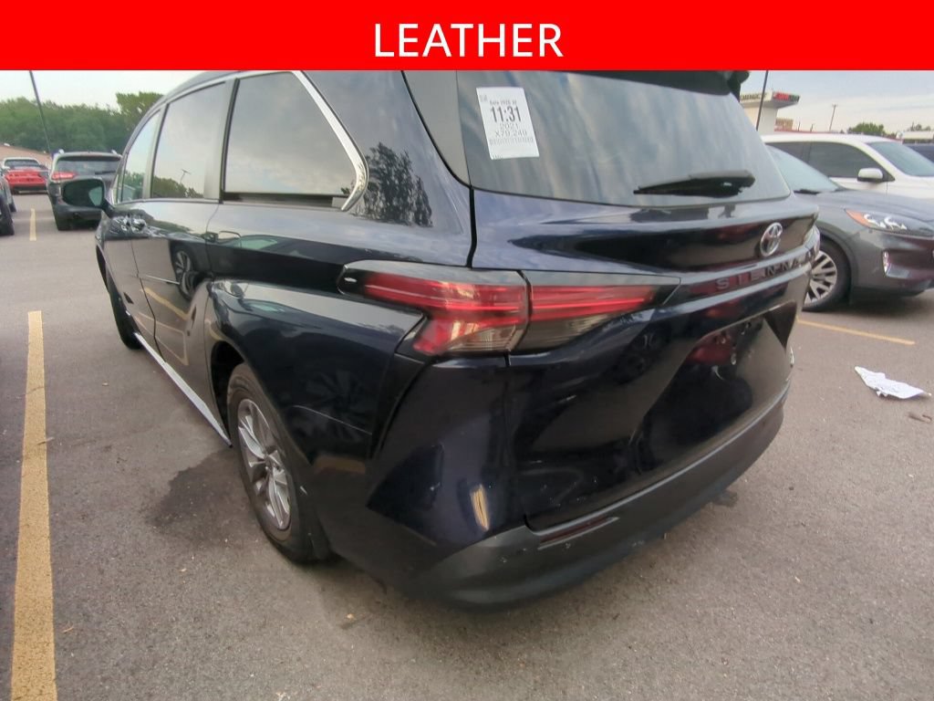 Used 2021 Toyota Sienna XLE FWD image 4
