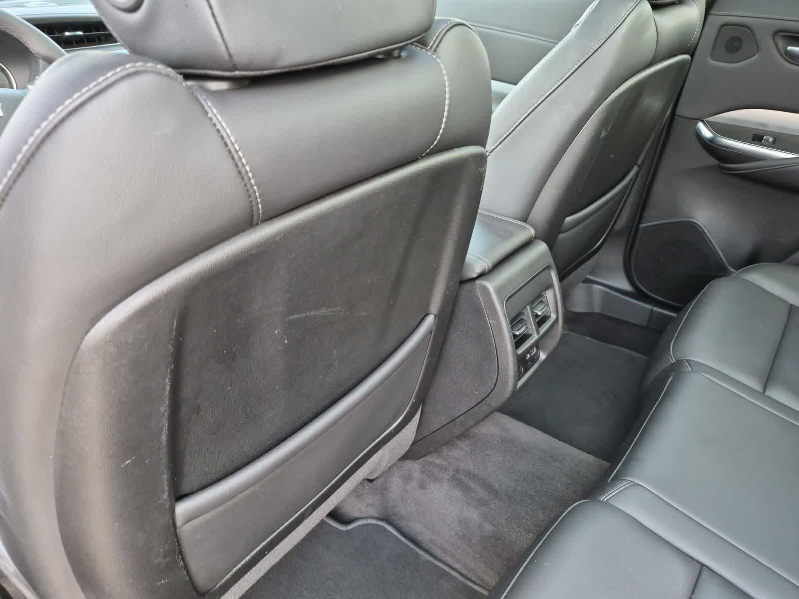 Used 2022 Cadillac XT4 Premium Luxury w/ Enhanced Visibility Package FWD image 18