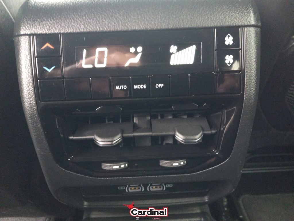 Used 2024 Jeep Grand Cherokee L Laredo image 24