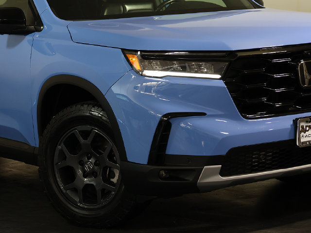 Used 2023 Honda Pilot TrailSport image 8