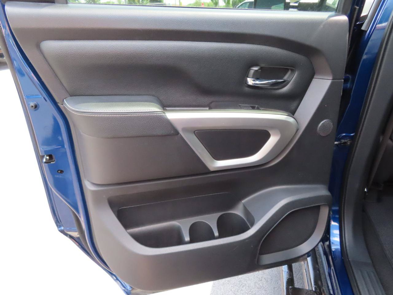 Used 2019 Nissan Titan PRO-4X w/ Pro-4x Convenience Package AWD/4WD image 43
