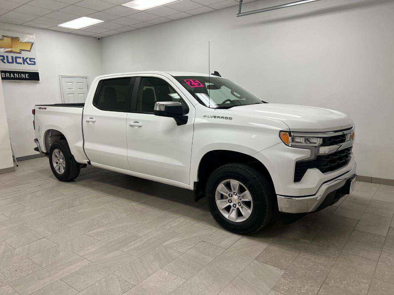 Used 2025 Chevrolet Silverado 1500 LT image 3