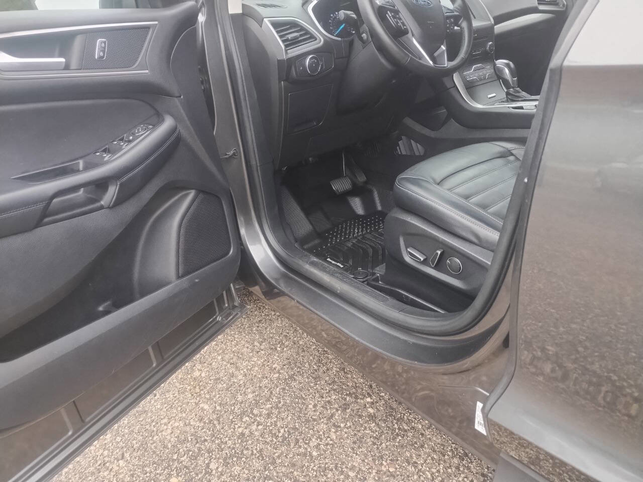 Used 2018 Ford Edge SEL w/ Equipment Group 201A image 3