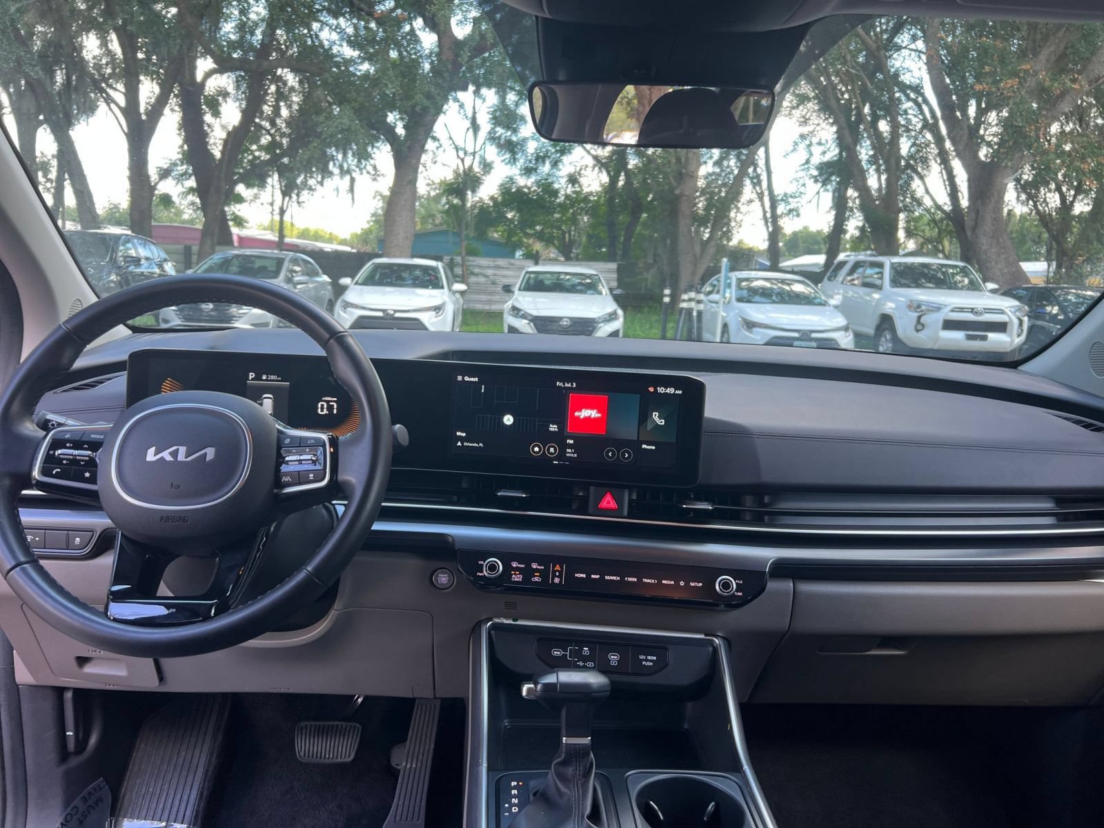 Used 2026 Kia Carnival FWD image 36