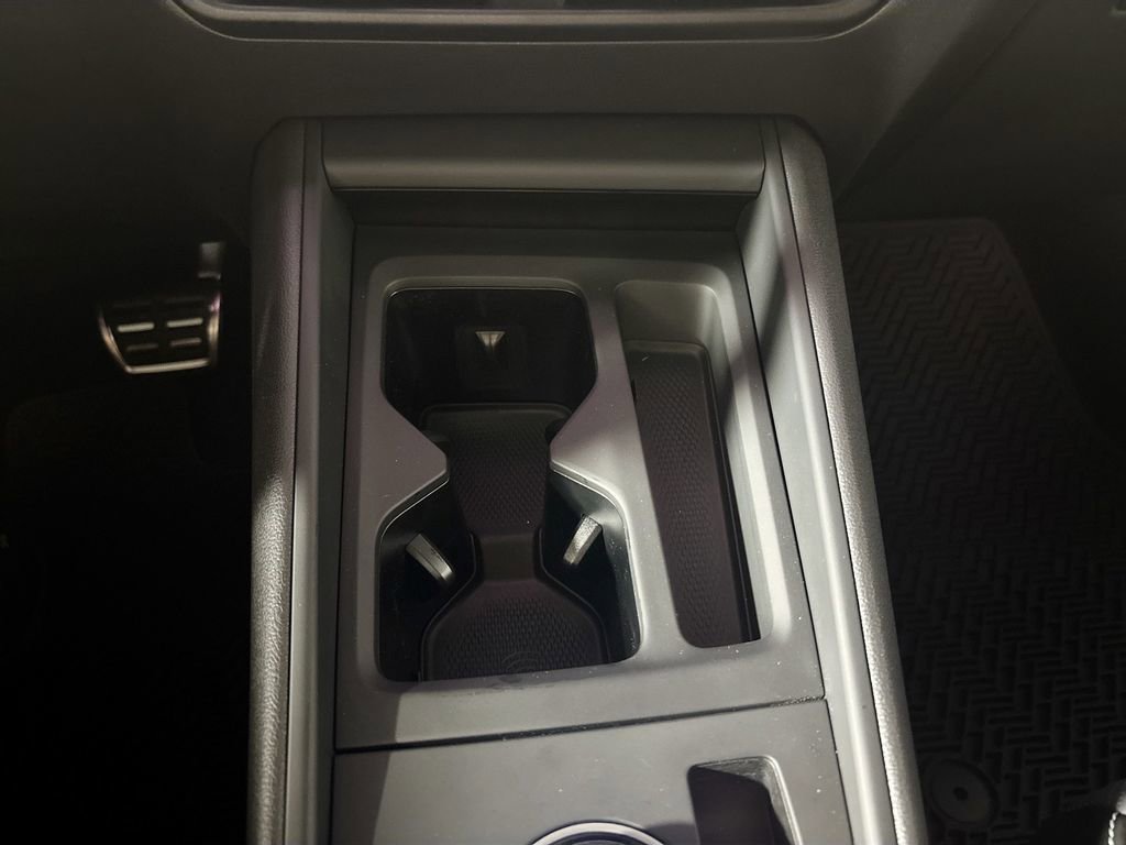 New 2025 Volkswagen Tiguan SE R-Line image 15