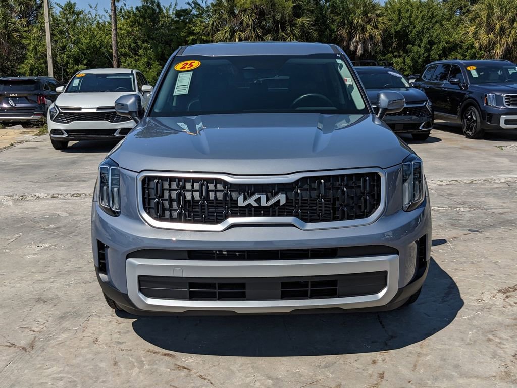 Certified 2025 Kia Telluride LX FWD image 3