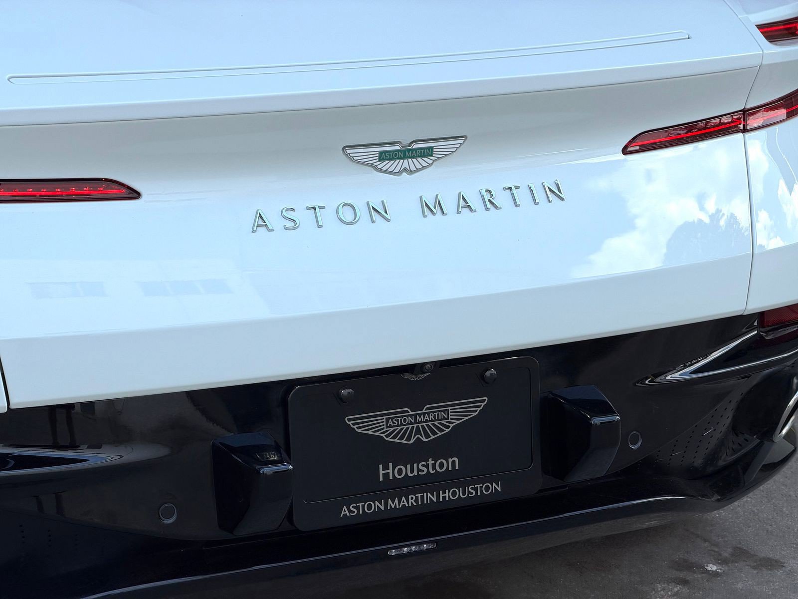 Used 2025 Aston Martin DB12 Convertible RWD image 12
