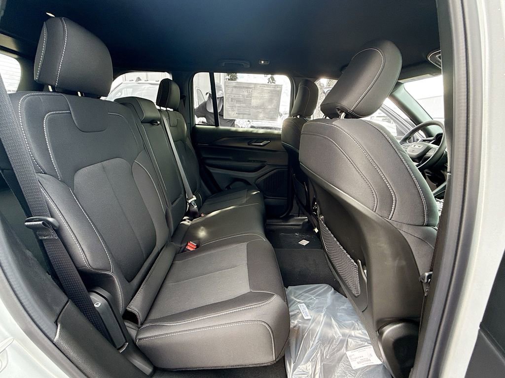 New 2025 Jeep Grand Cherokee Laredo w/ Luxury Tech Group I RWD image 28