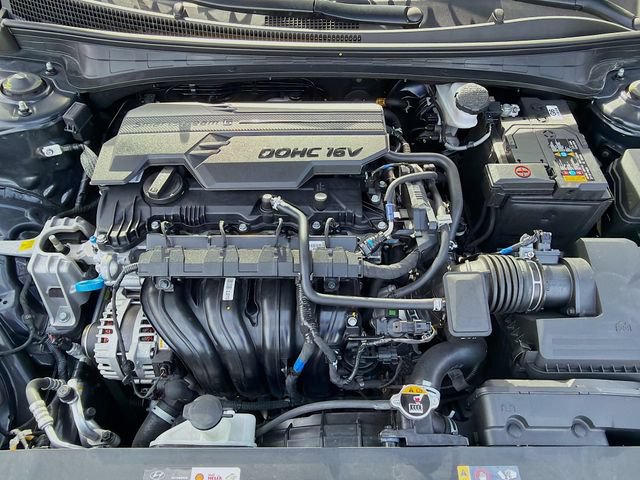Certified 2025 Hyundai Elantra SEL FWD image 30