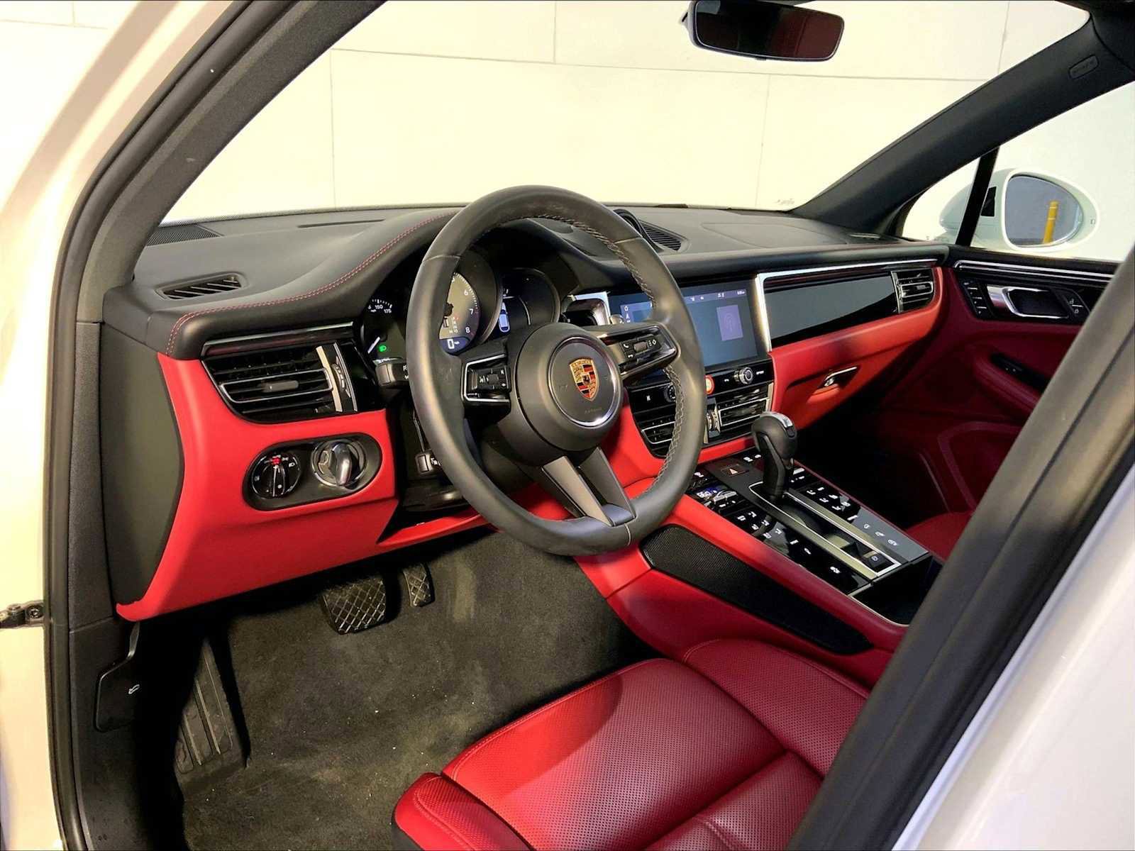 Certified 2023 Porsche Macan S w/ Premium Package Plus image 4