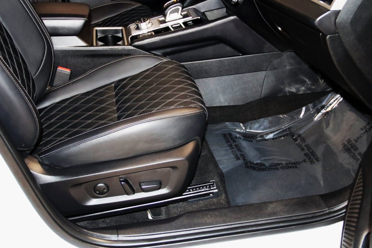 Used 2024 Mitsubishi Outlander 4WD Plug-In Hybrid image 61