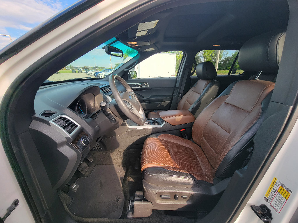 Used 2015 Ford Explorer Limited w/ Equipment Group 301A FWD image 11