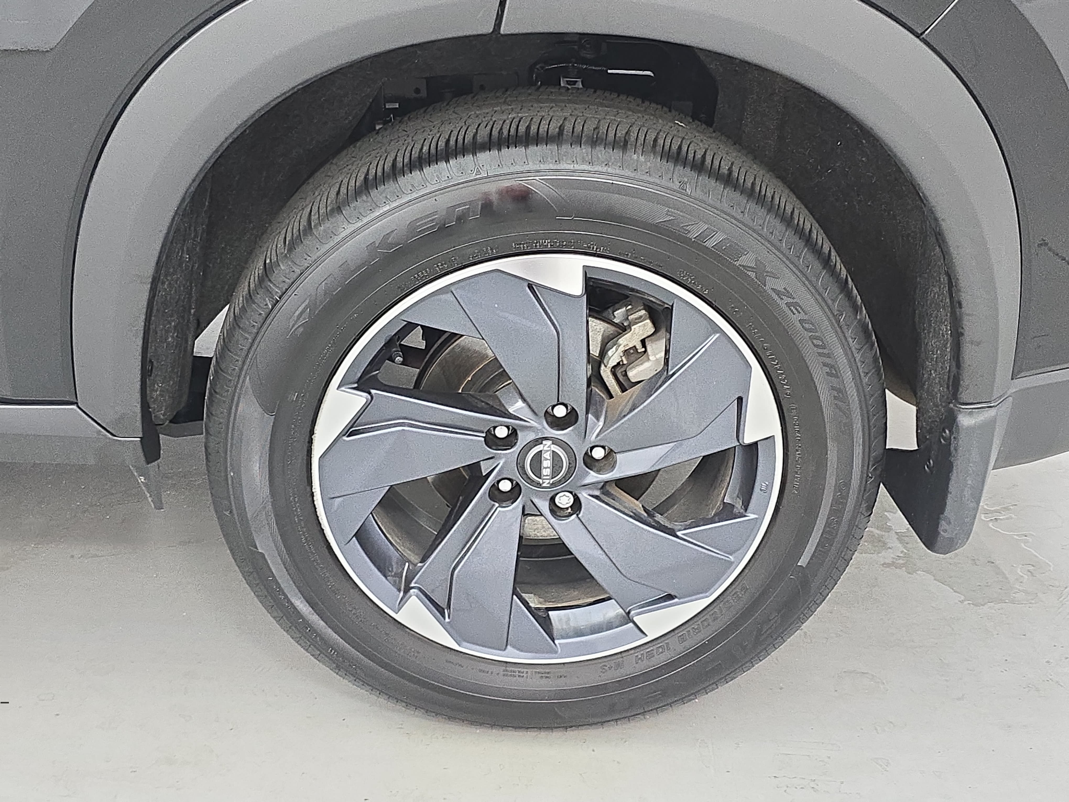 Certified 2025 Nissan Rogue SV FWD image 32