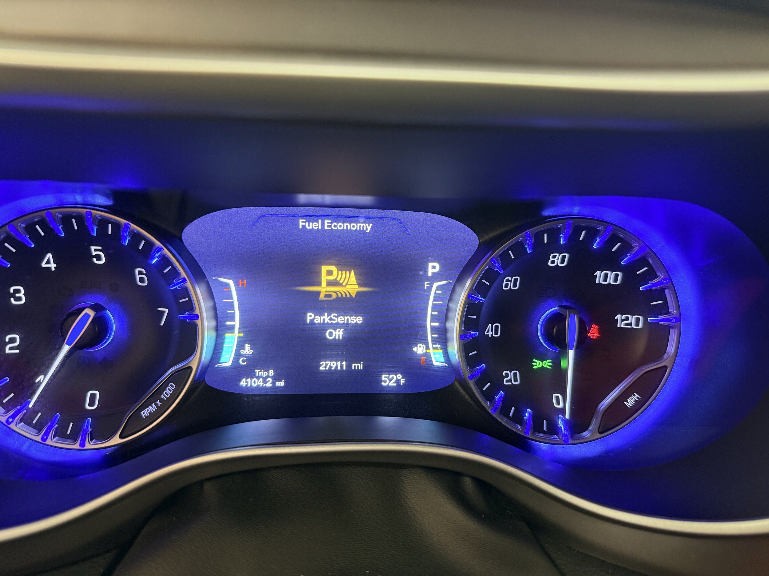 Used 2025 Chrysler Pacifica Select FWD image 4