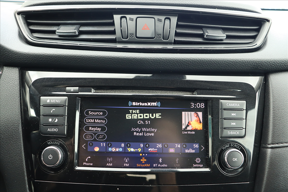 Used 2020 Nissan Rogue S w/ Special Edition Package FWD image 33