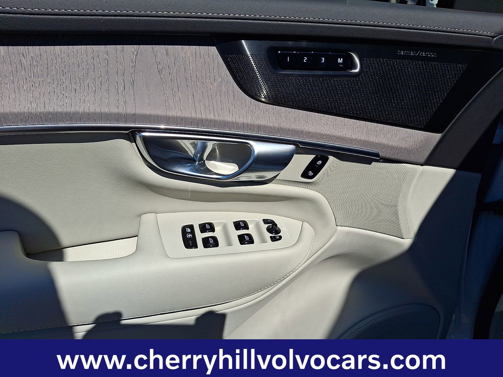 New 2026 Volvo XC90 T8 Ultra w/ Protection Package Premier image 9