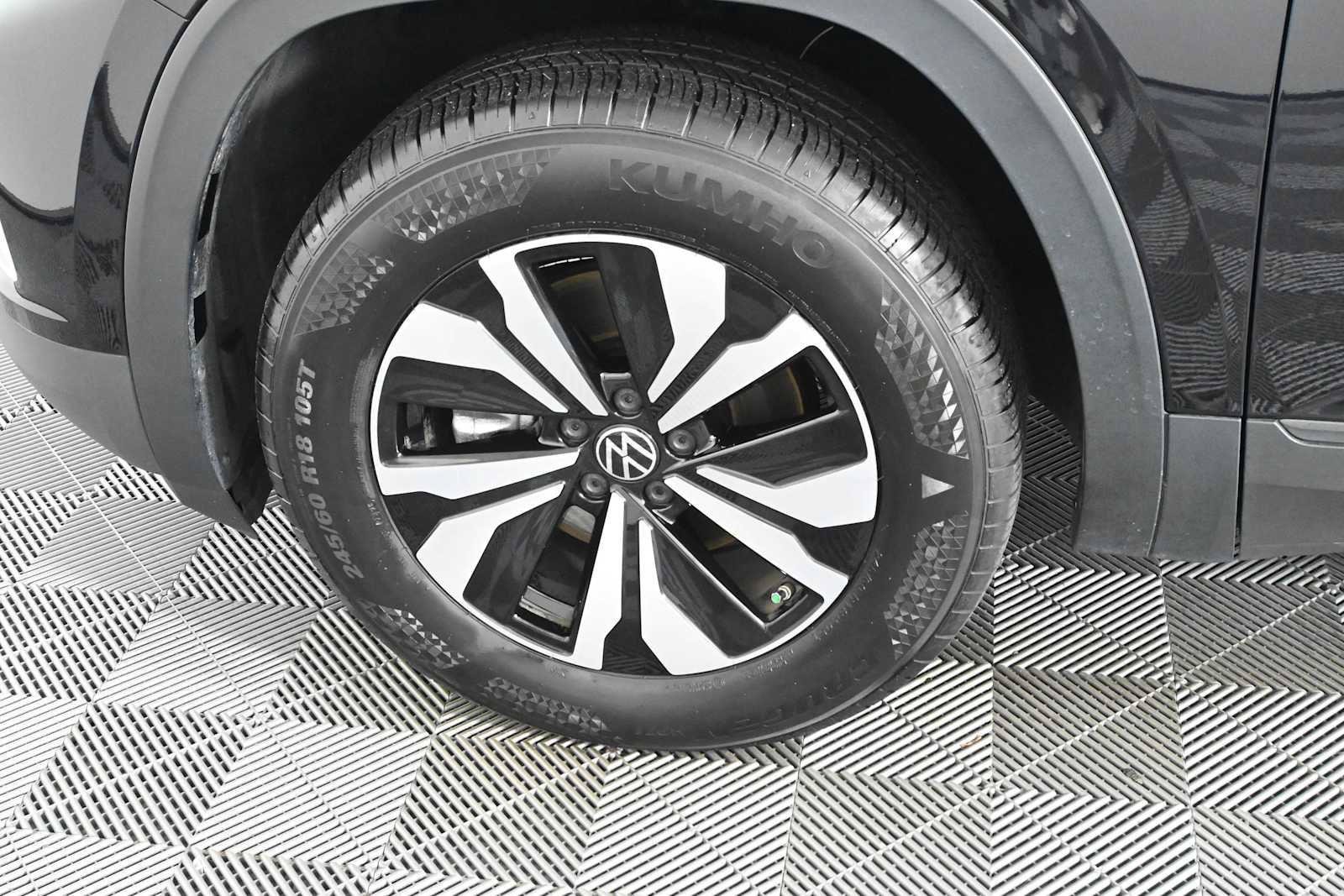 Certified 2026 Volkswagen Atlas SE FWD image 29