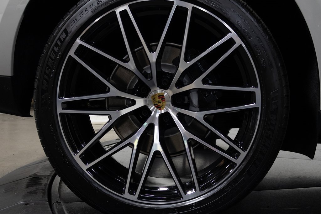 Used 2025 Porsche Macan image 23