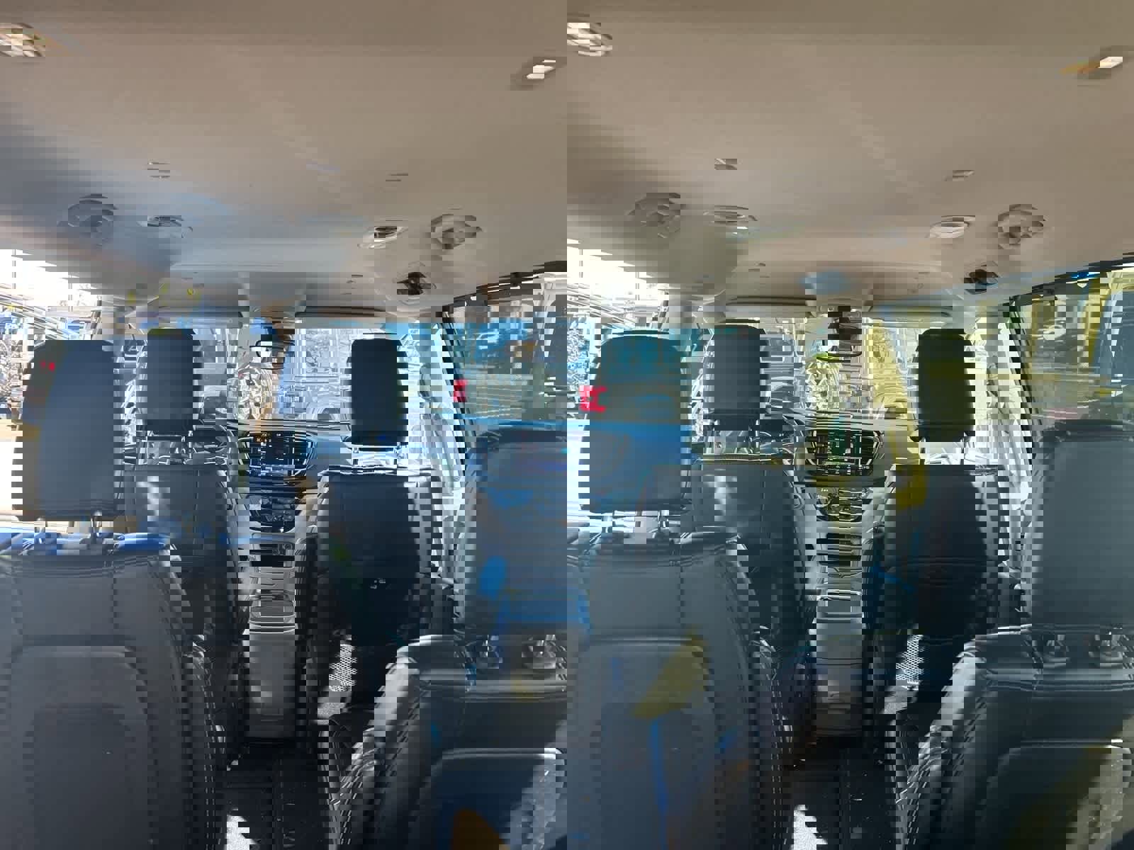 Used 2024 Chrysler Pacifica Touring-L image 21