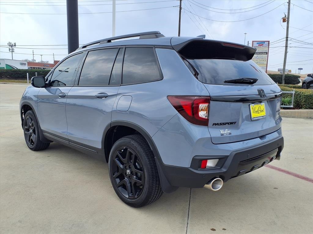 Used 2025 Honda Passport Black Edition image 2