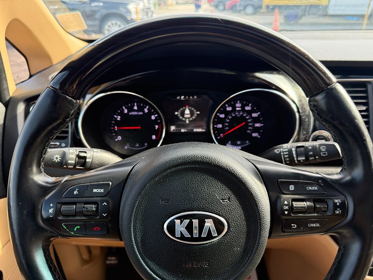 Used 2016 Kia Sedona SX Limited FWD image 18