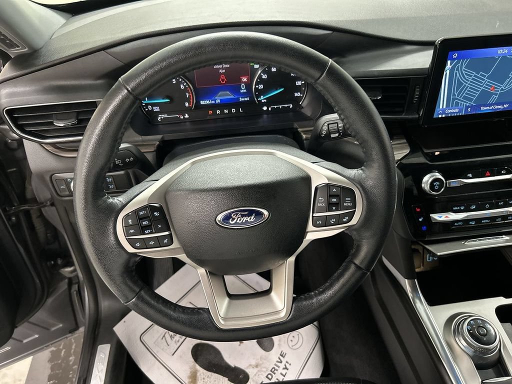 Used 2022 Ford Explorer Limited w/ Equipment Group 301A AWD/4WD image 4