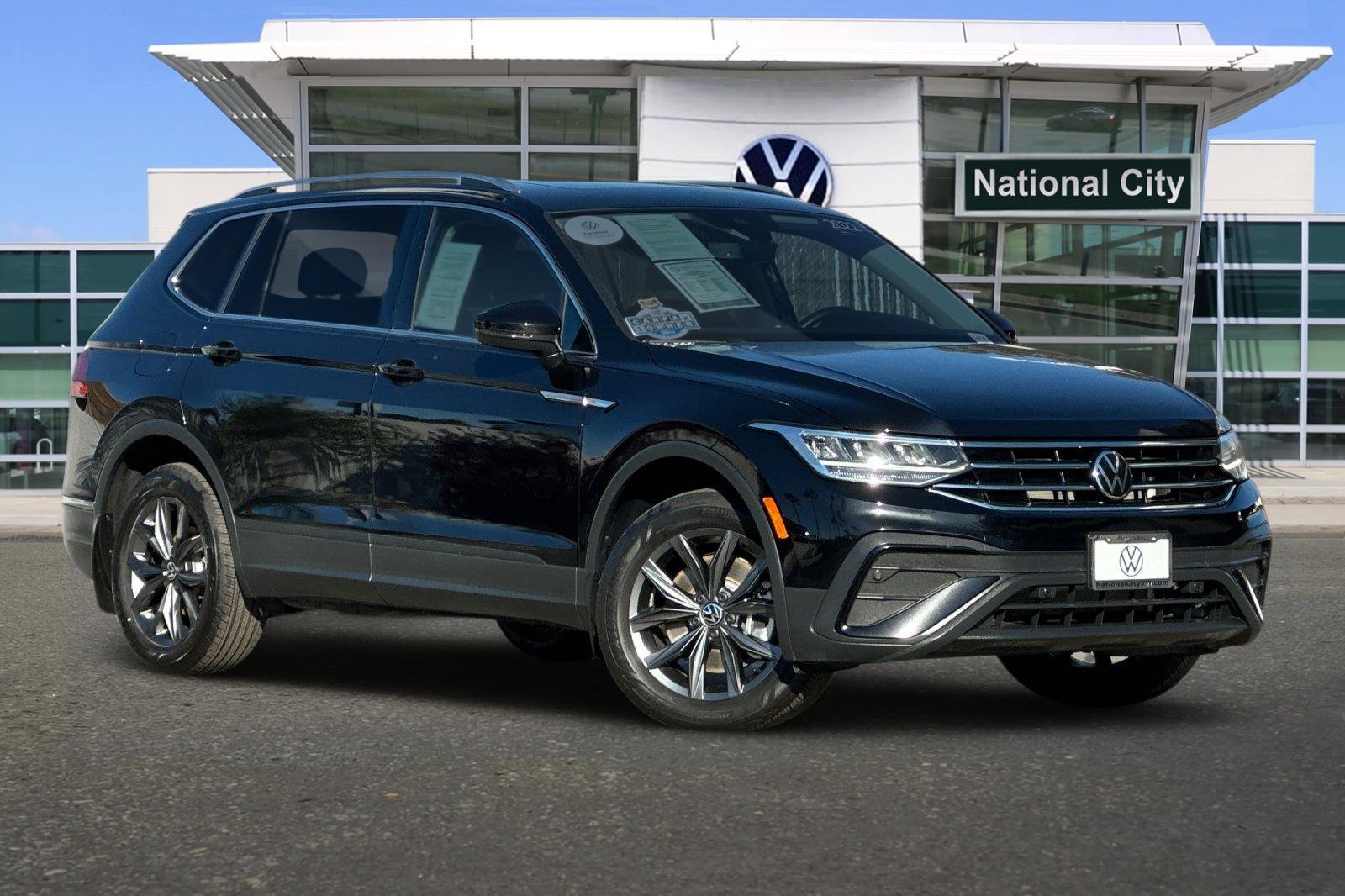 Used 2022 Volkswagen Tiguan SE image 2