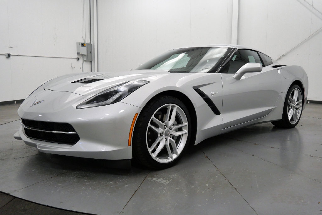 Used 2019 Chevrolet Corvette Stingray Coupe w/ 1LT RWD image 4