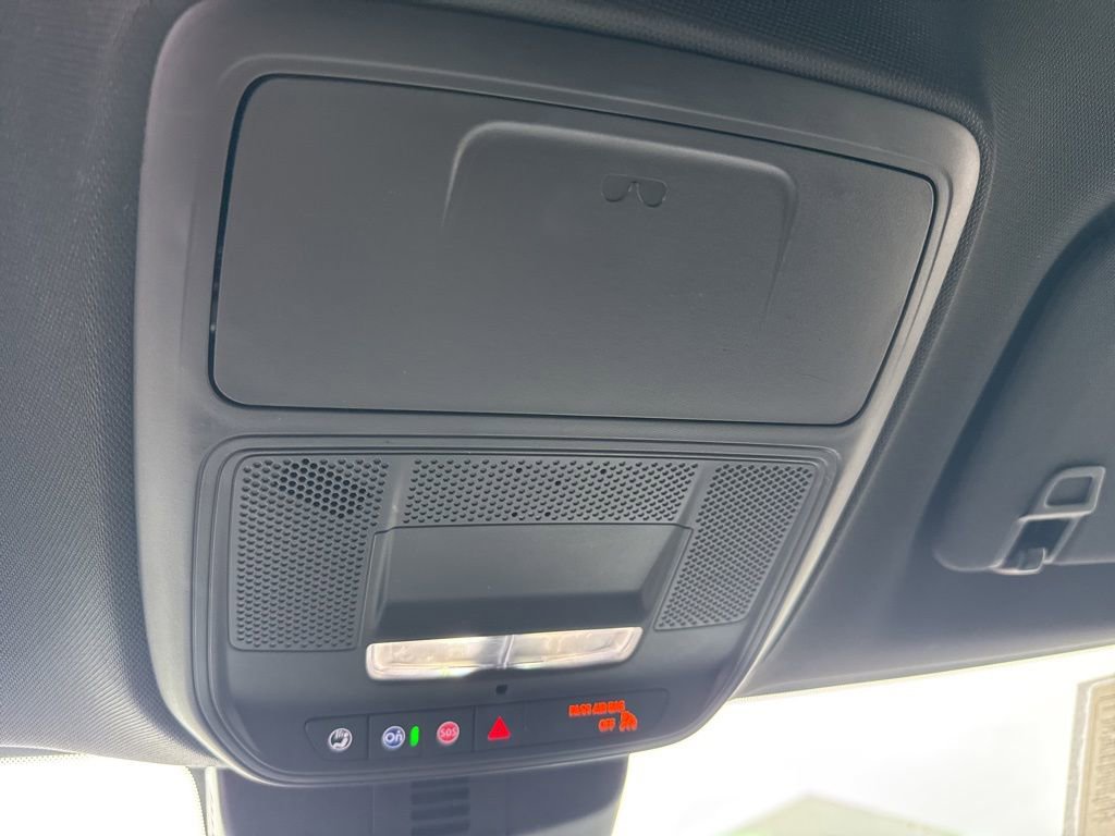 Used 2025 GMC Acadia Elevation FWD image 27