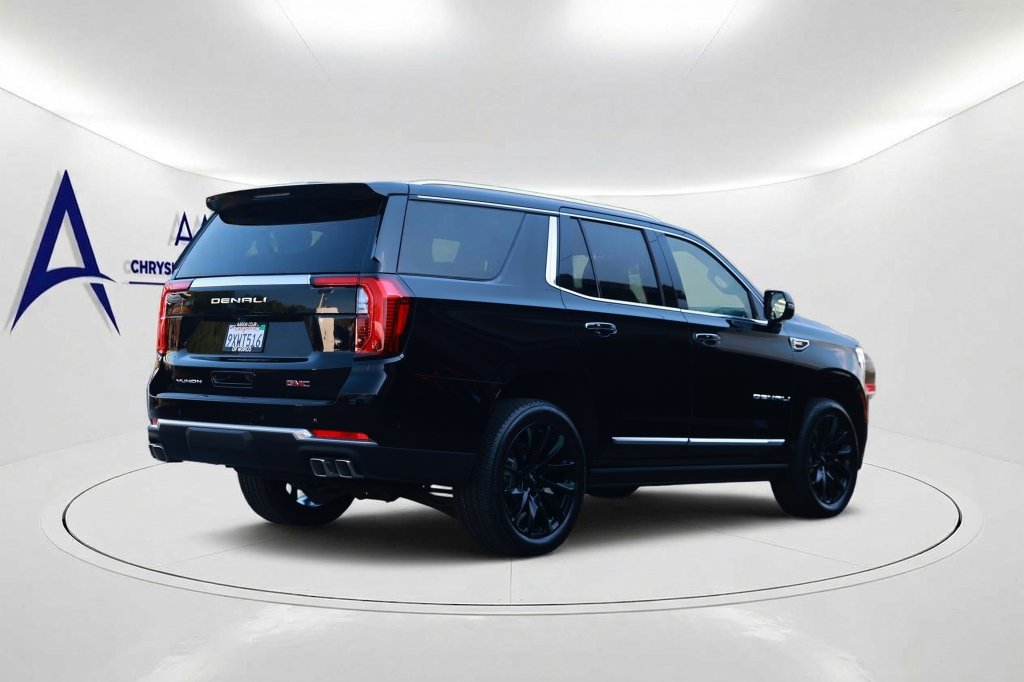 Used 2026 GMC Yukon Denali w/ Sun & Power Step Package AWD/4WD image 4