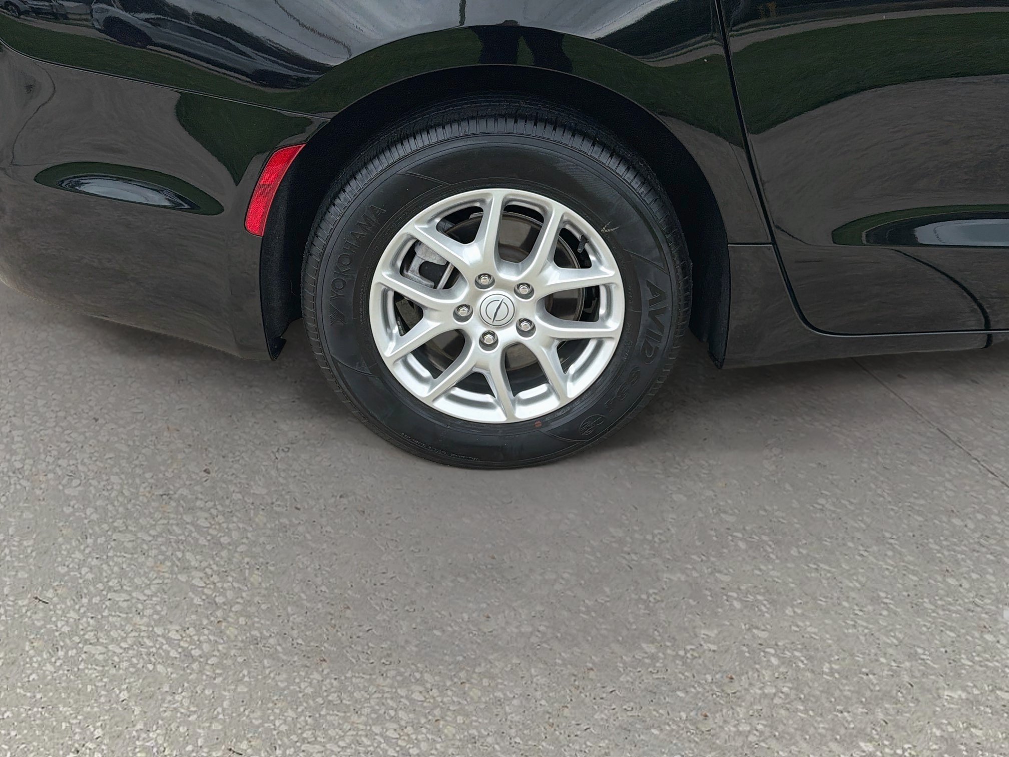 Used 2025 Chrysler Pacifica Select FWD image 32