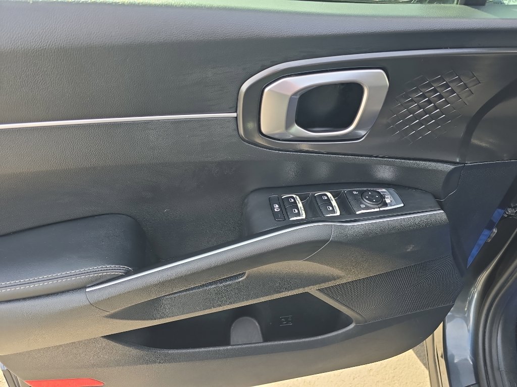 Used 2021 Kia Sorento S image 9