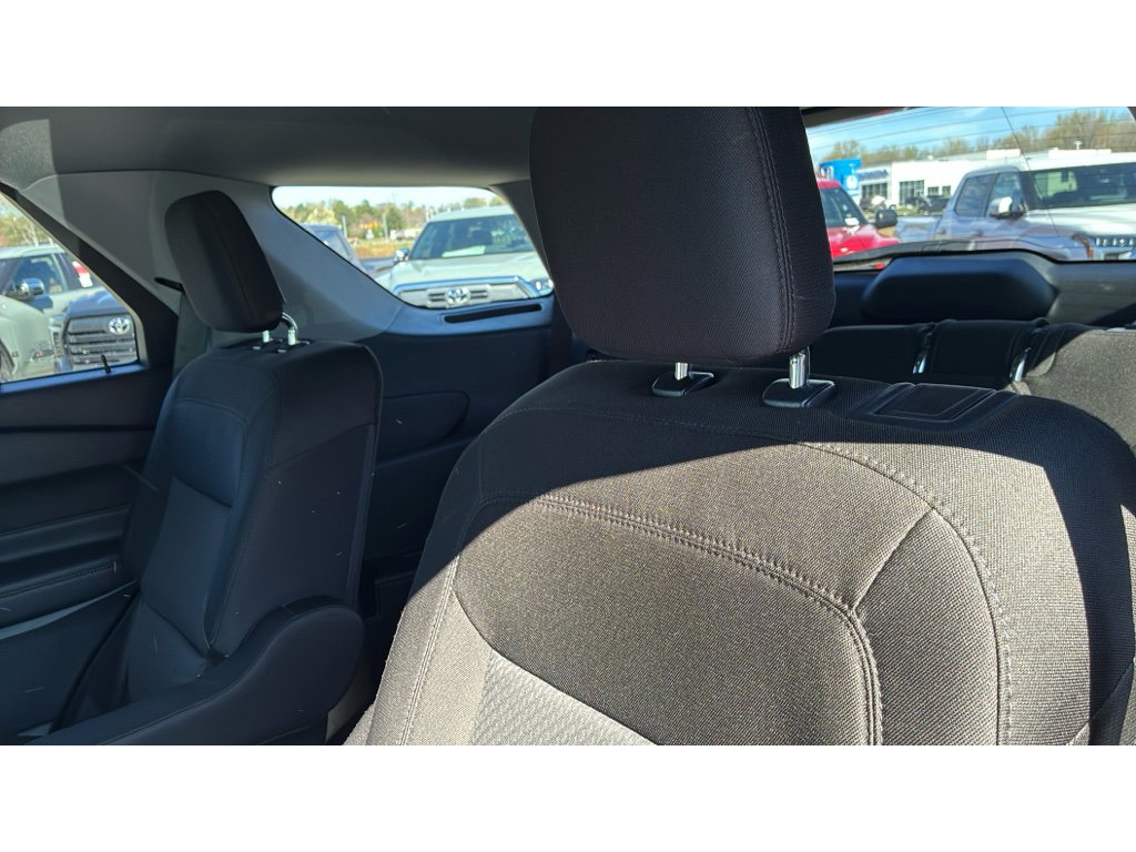 Used 2023 Ford Explorer XLT image 6