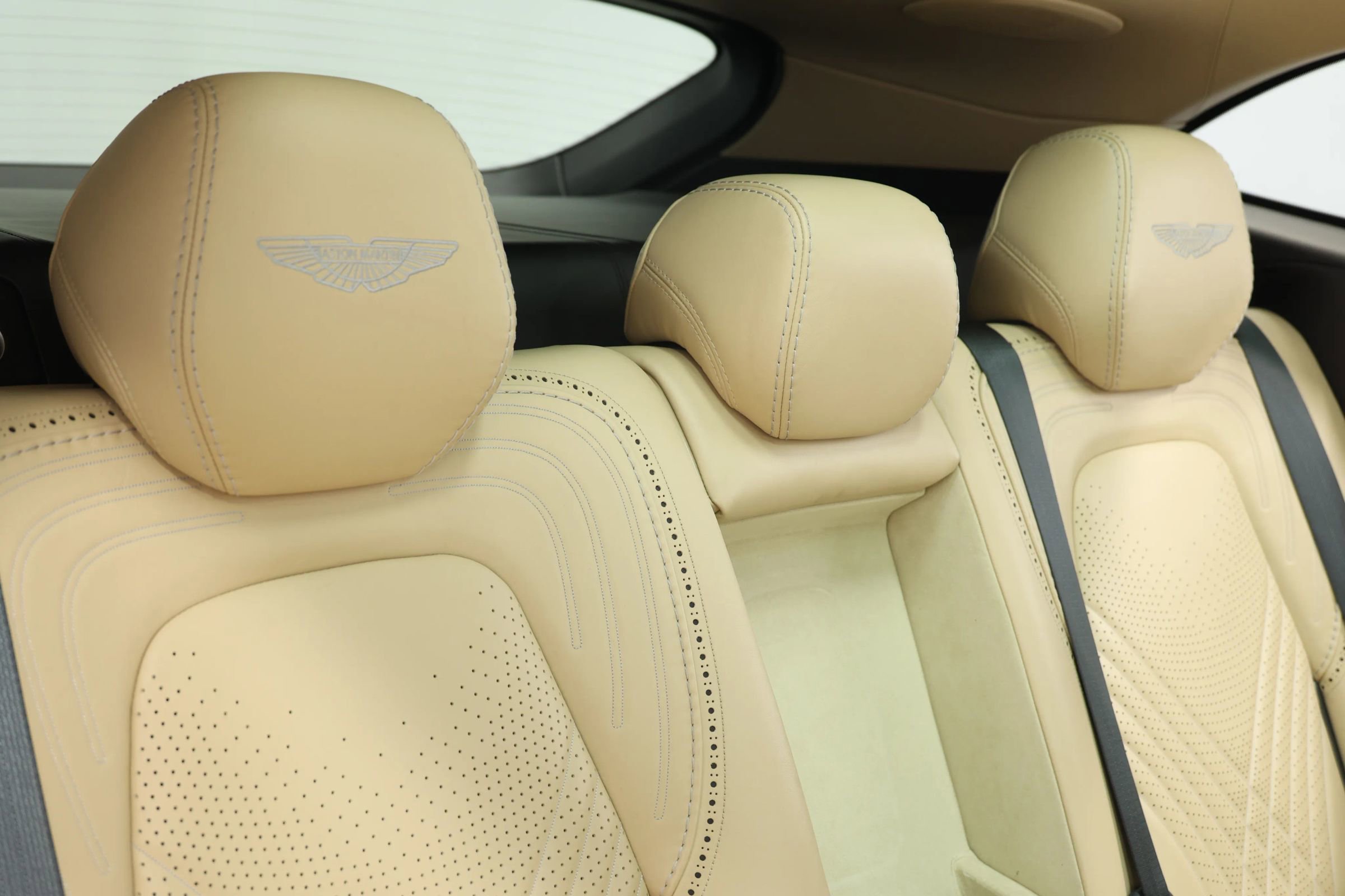 Used 2021 Aston Martin DBX image 80