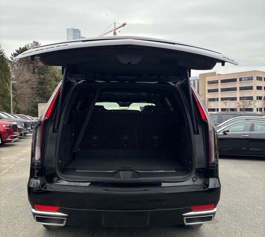 Used 2023 Cadillac Escalade Premium Luxury image 27