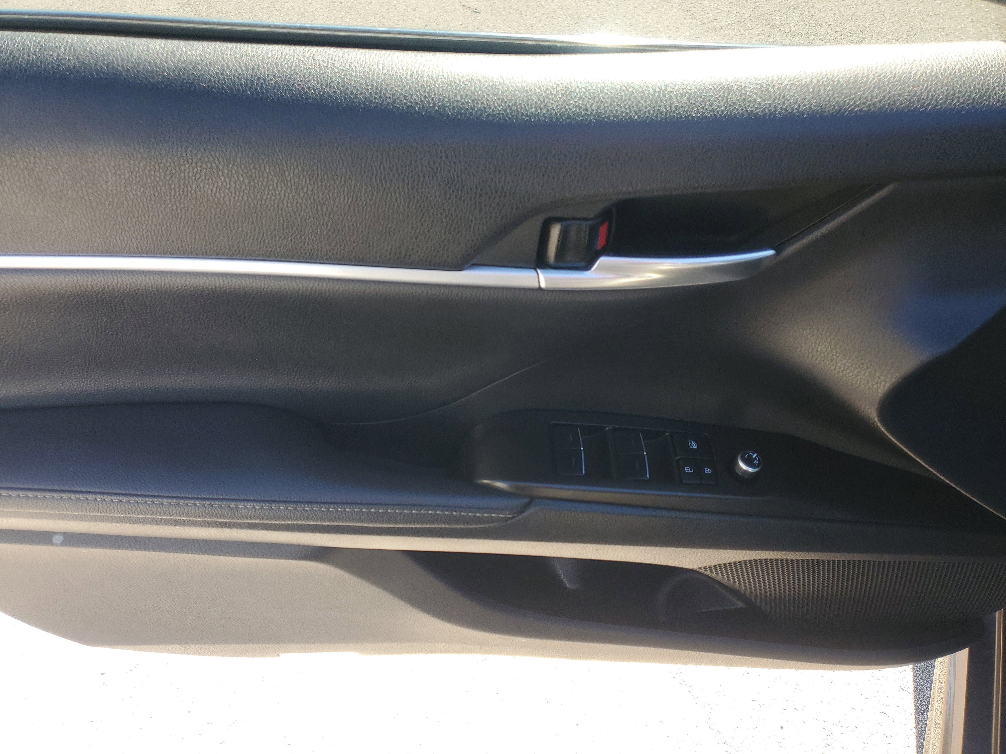 Used 2022 Toyota Camry XSE image 19