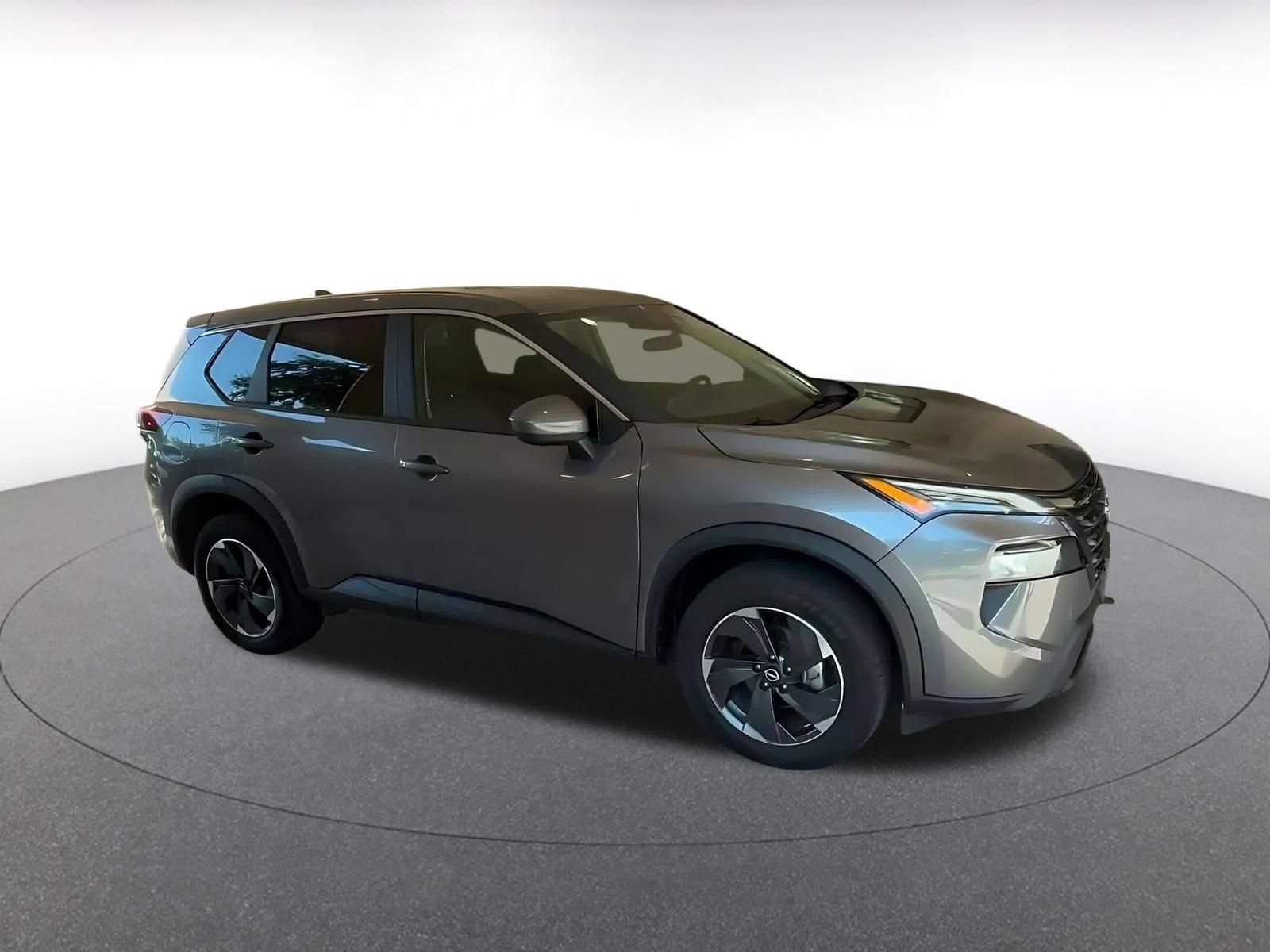 Used 2025 Nissan Rogue SV AWD/4WD image 2