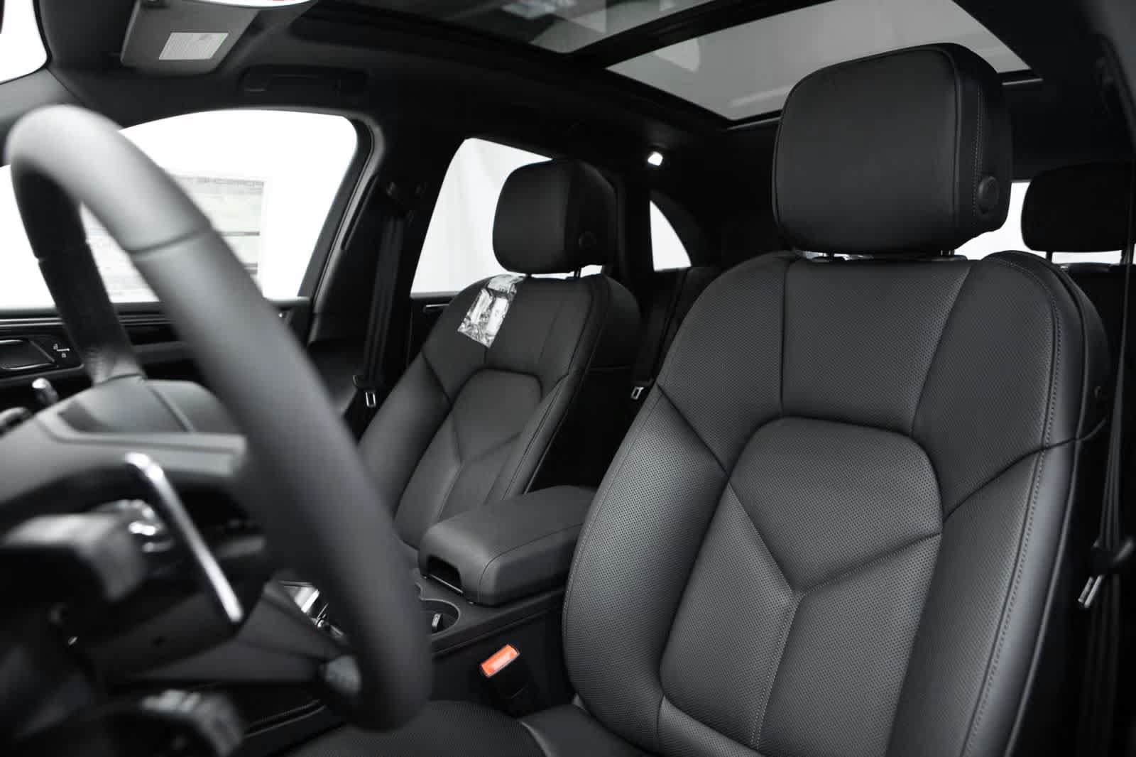 Used 2026 Porsche Macan AWD/4WD image 6