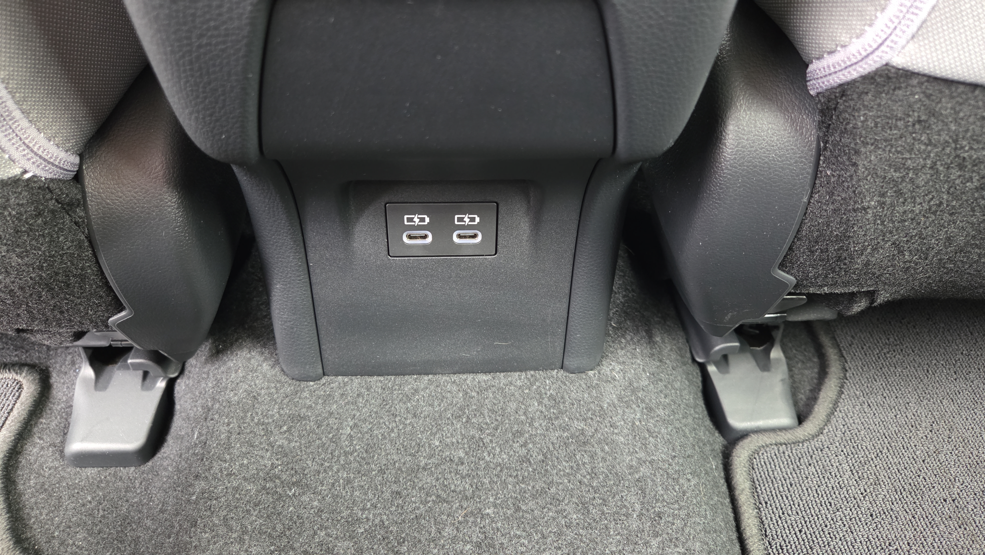 Certified 2025 Toyota Prius LE FWD image 13