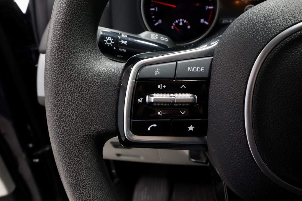 Used 2024 Kia Carnival LX image 26