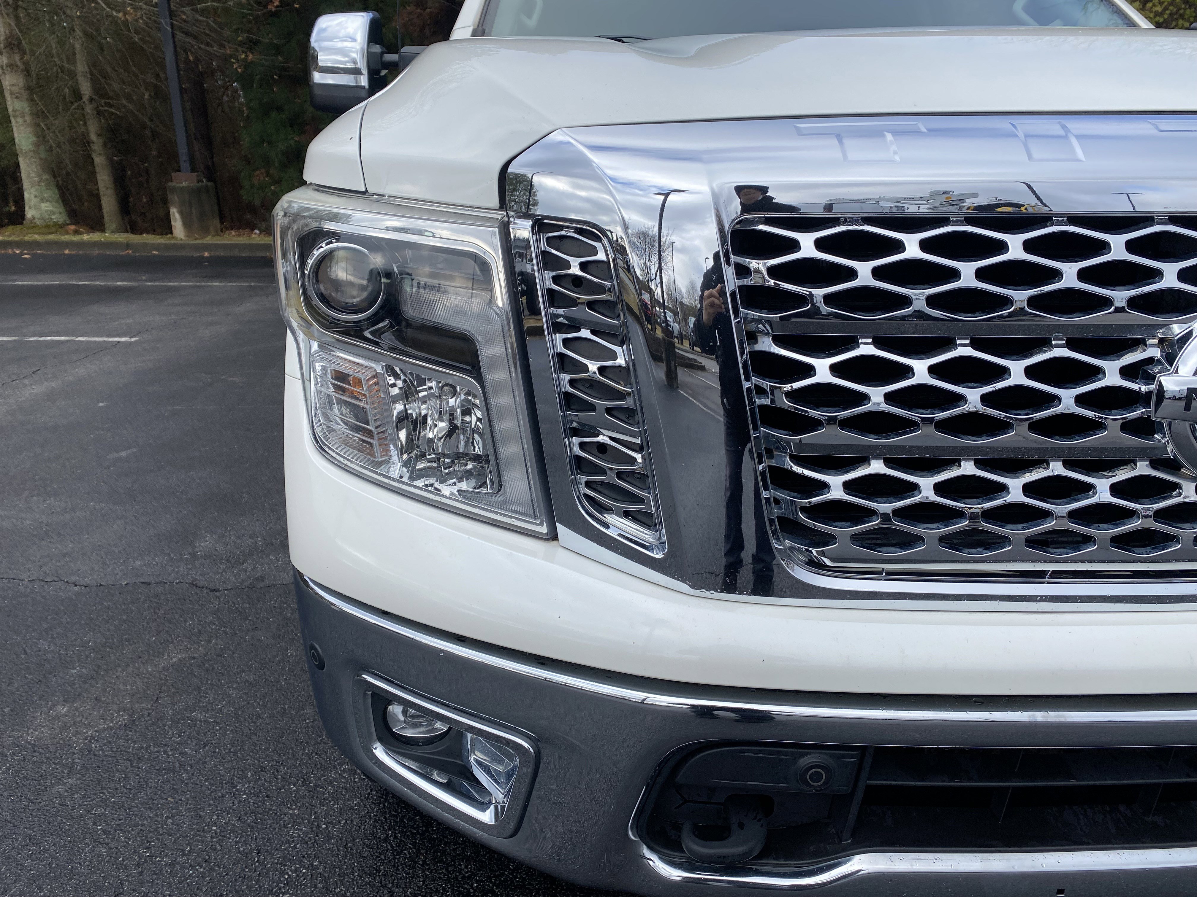 Used 2019 Nissan Titan SL w/ Chrome Package image 14