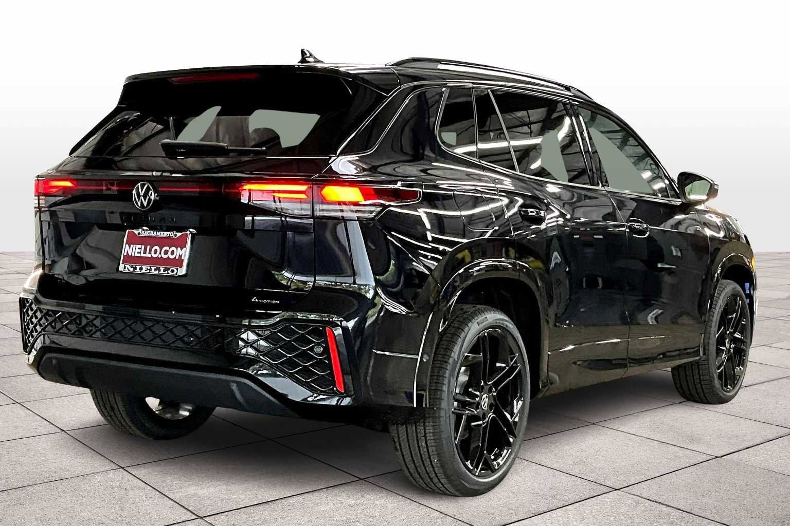 New 2026 Volkswagen Tiguan SE R-Line image 4