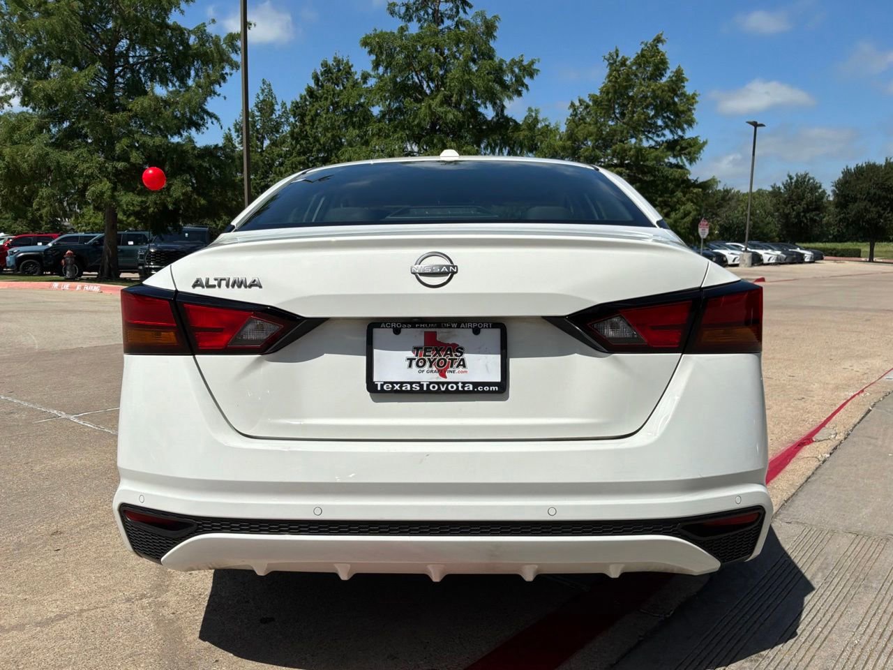 Used 2025 Nissan Altima 2.5 SV FWD image 7