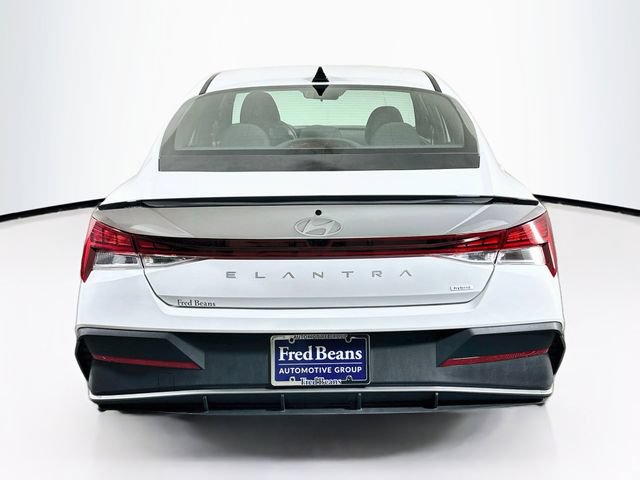 Used 2025 Hyundai Elantra SEL FWD image 7